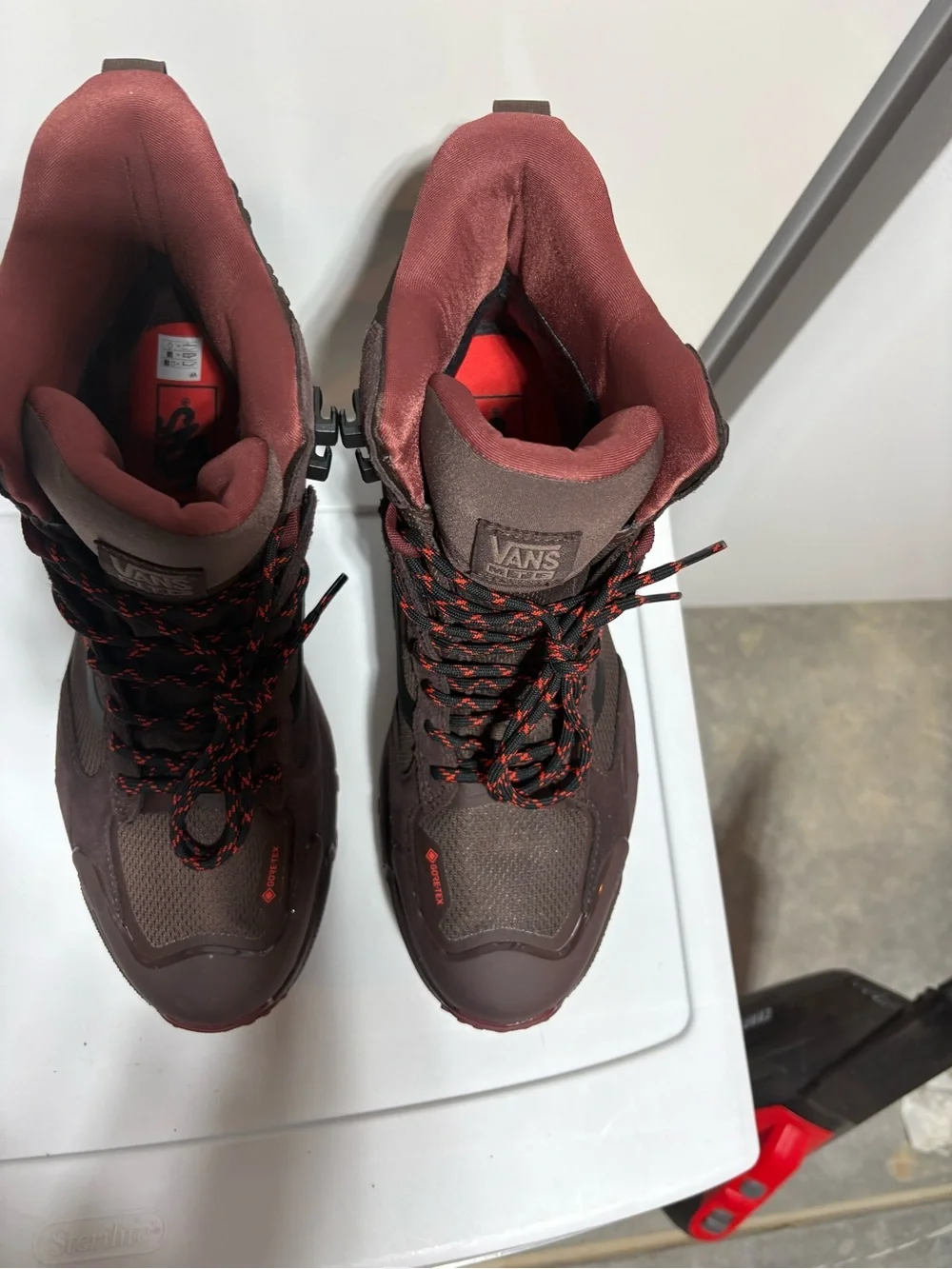 Hiking Boots New Men’s Size 11. Vans Crestline MTX, Brown.
